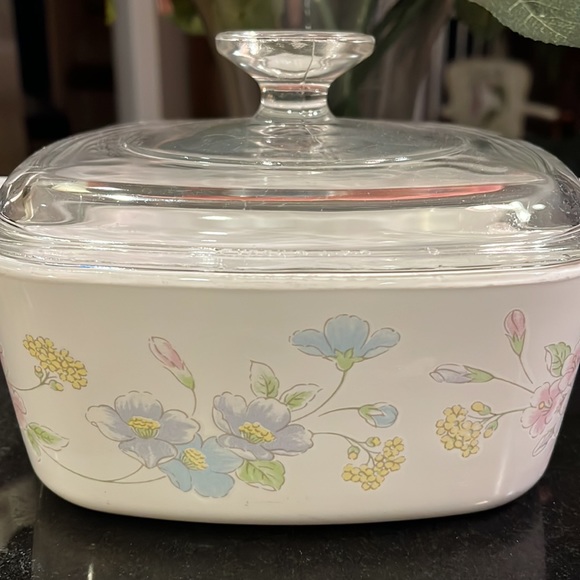 "Pastel Bouquet" - 1.5L / 1.5 QT CorningWare Casserole with Lid (A-9-C) - Picture 3 of 10